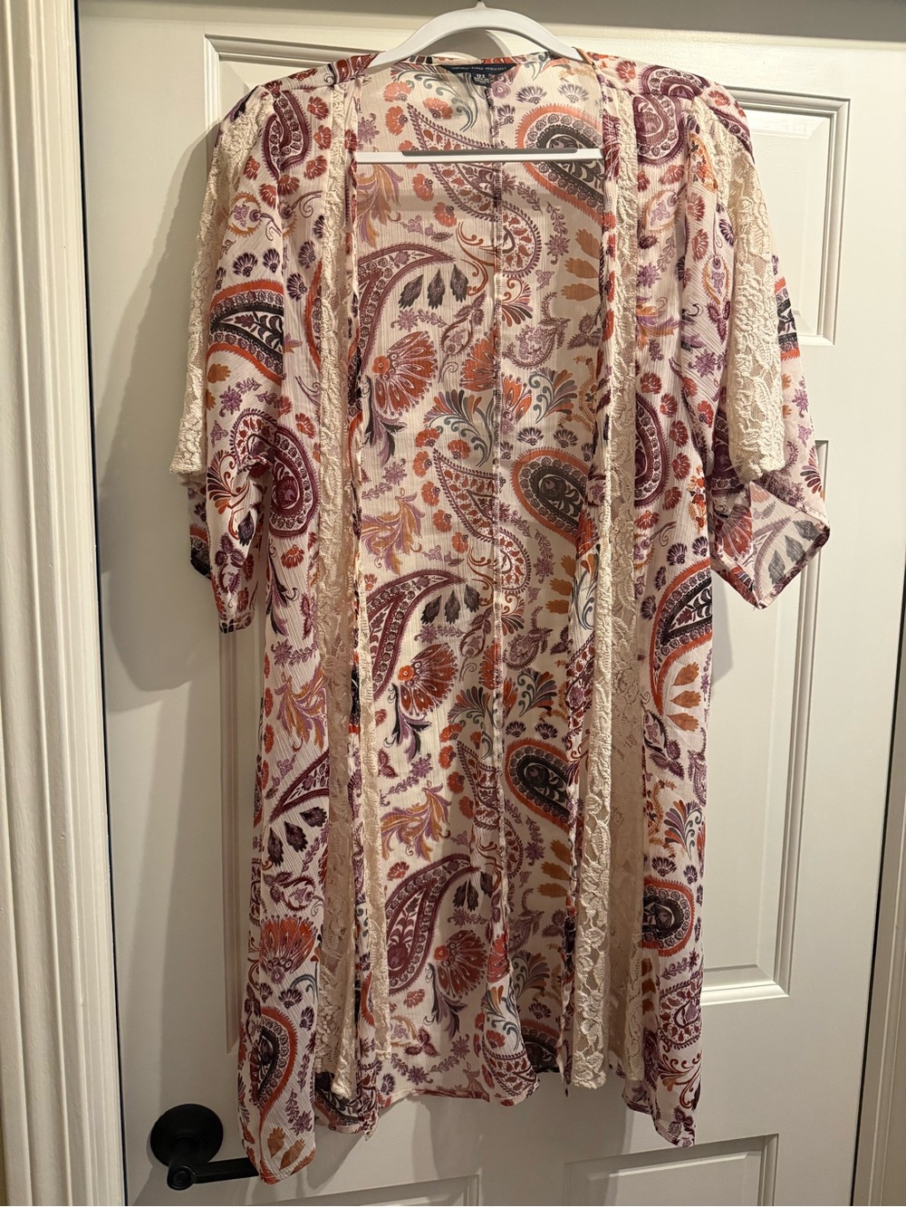 American Eagle Outfitters Ivory Paisley Kimono with Rust & Plum Accents